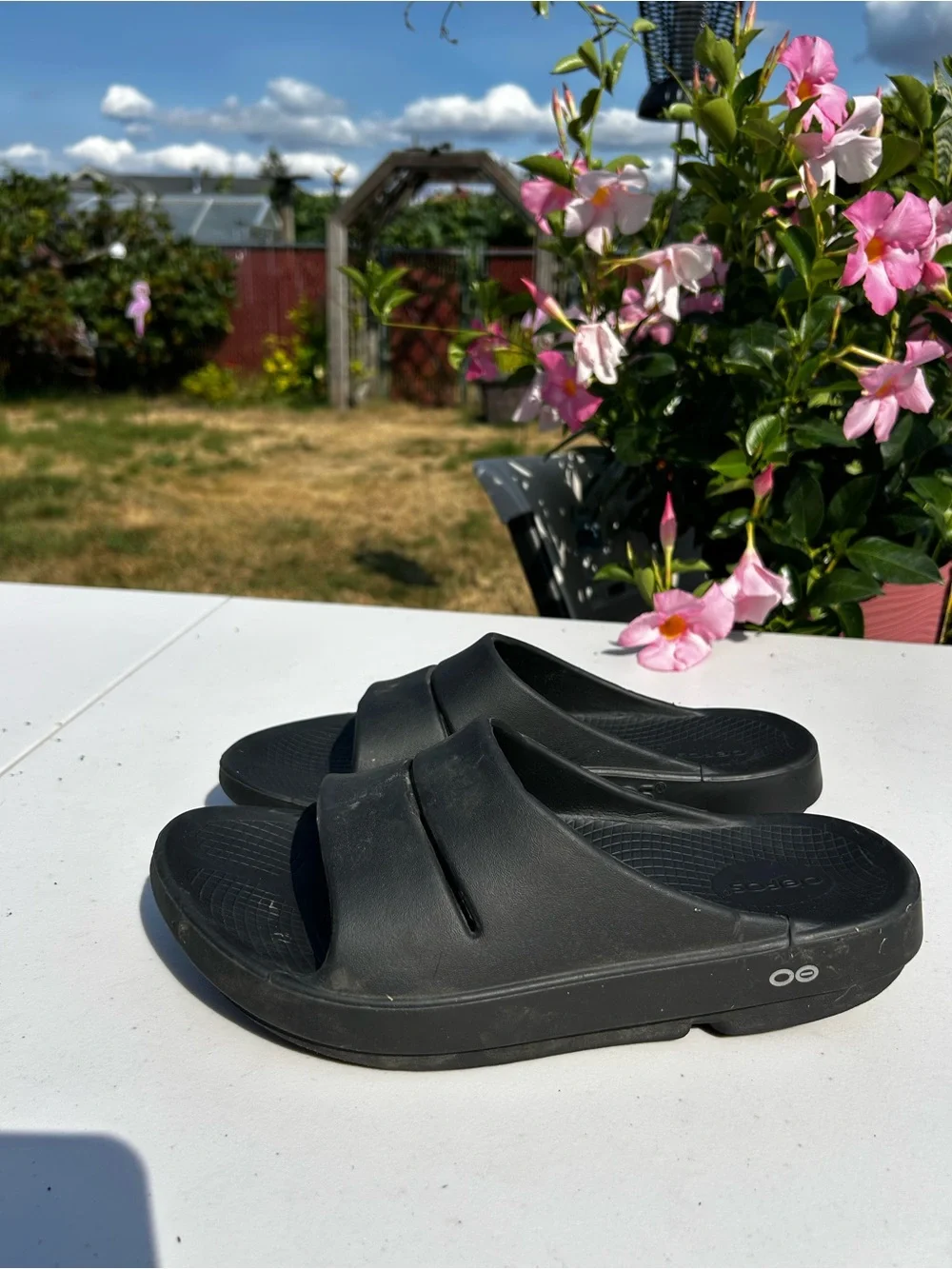 Oofoos Unisex’s Black Men's and Women’s Slide Sandals Size M9,W11